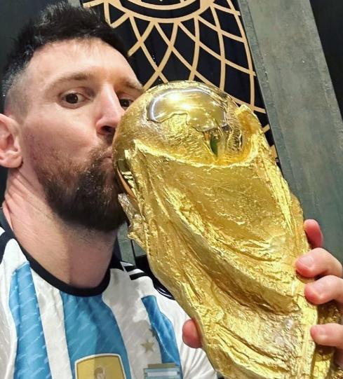 Kaiyun-梅西连续七场比赛得分超过持续失利，西班牙队不断突破！观众掌声雷动的简单介绍