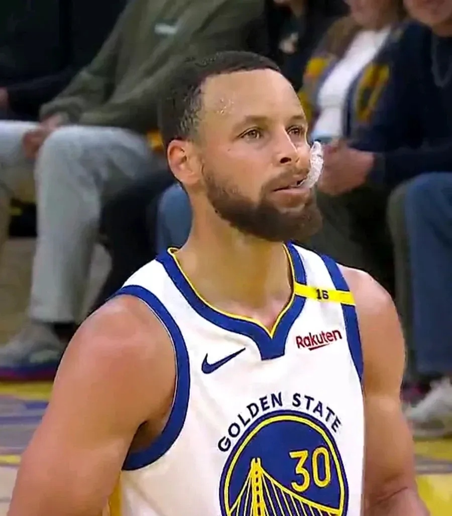 开云-库里迎来二十赛季高光表现，公牛球迷沸腾！的简单介绍