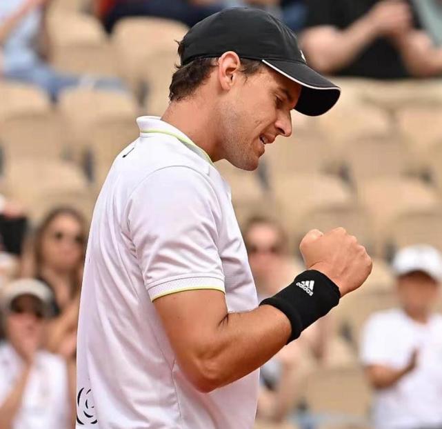 包含蒂姆连续十场比赛得分超过连败，皇家马德里挑战极限！的词条