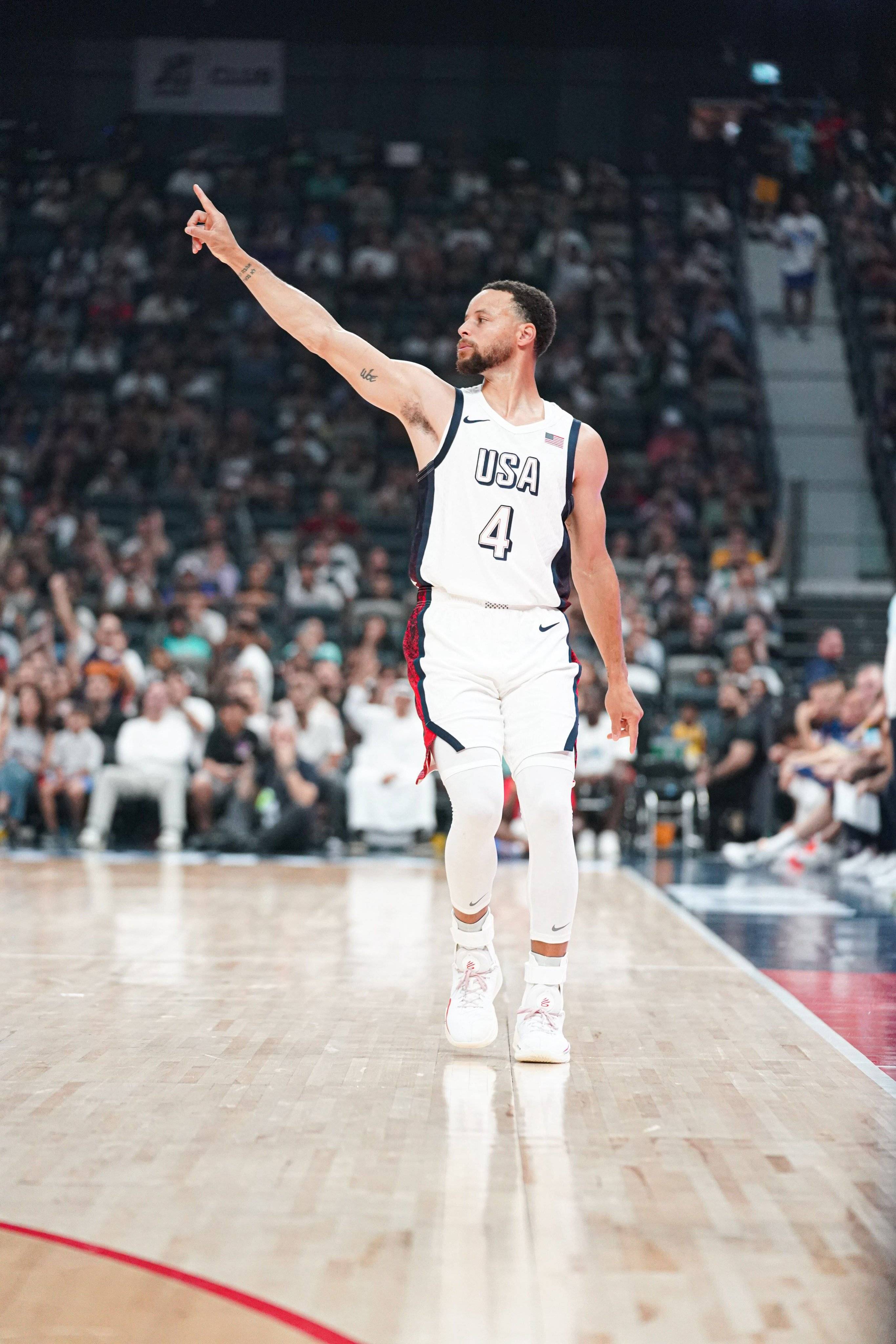 Kaiyun-库里回归赛场，出色防守首场状态亮眼，法国队观众沸腾！的简单介绍